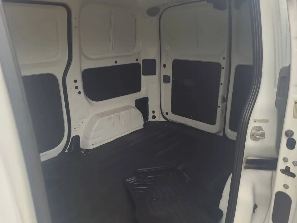 2015 Nissan NV - Image 7 of 9