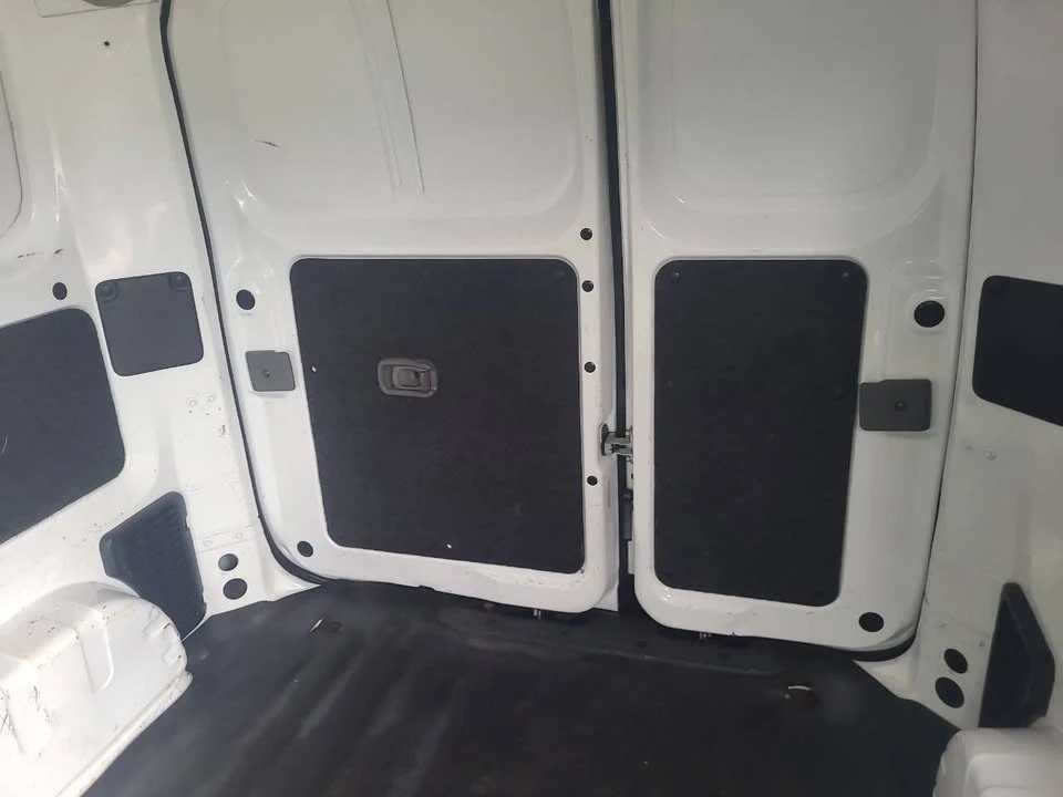 2015 Nissan NV - Image 9 of 9