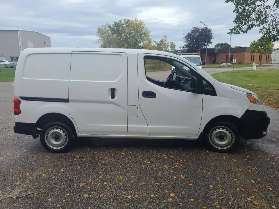 2015 Nissan NV - Image 4 of 9