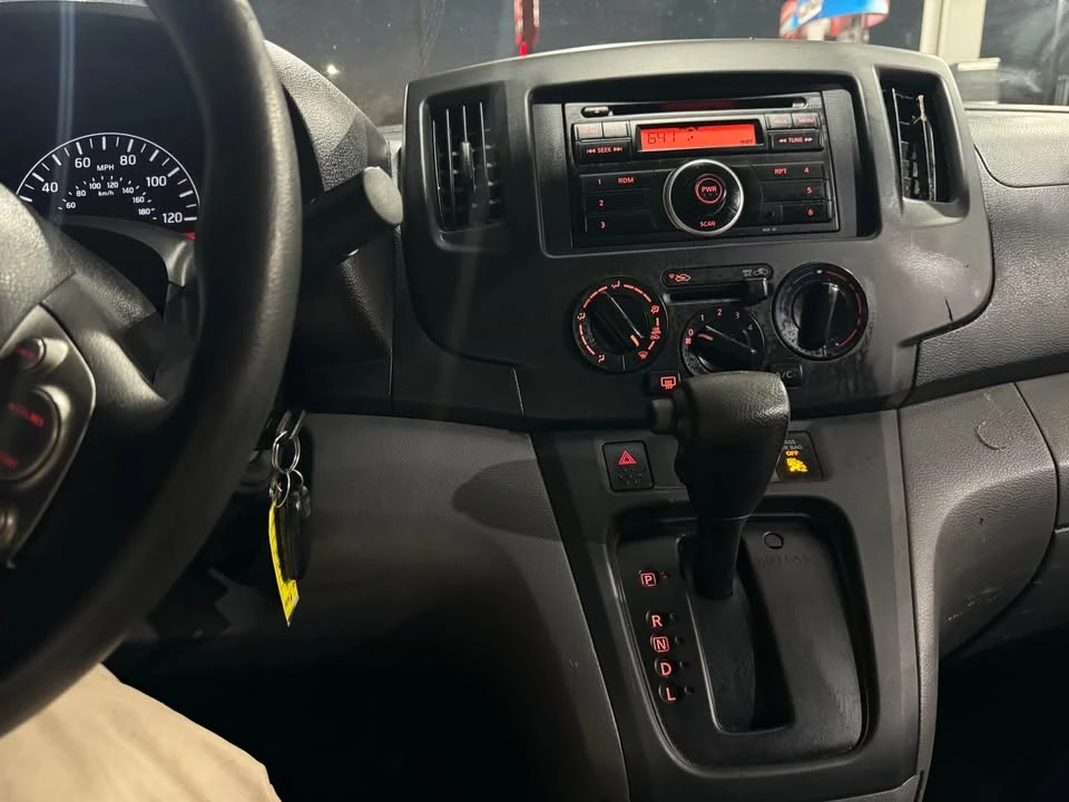 2015 Nissan NV - Image 4 of 8