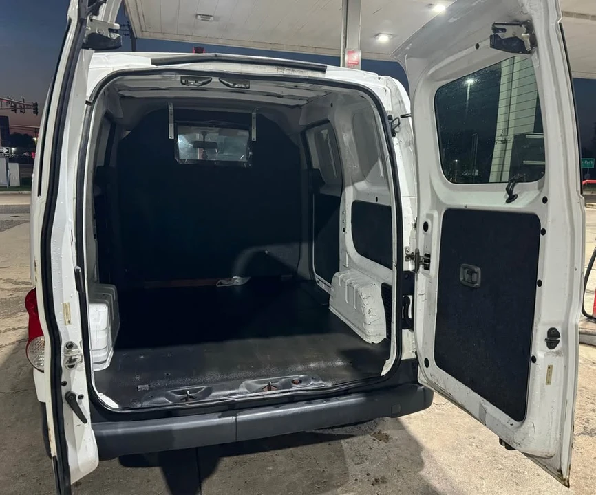 2015 Nissan NV - Image 3 of 8