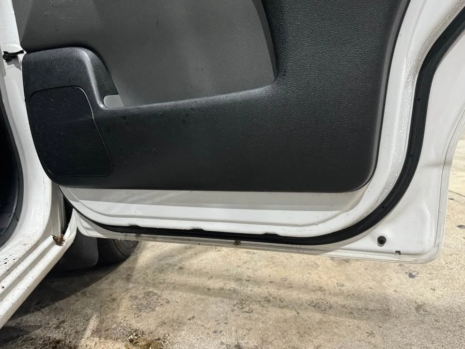 2015 Nissan NV - Image 7 of 8