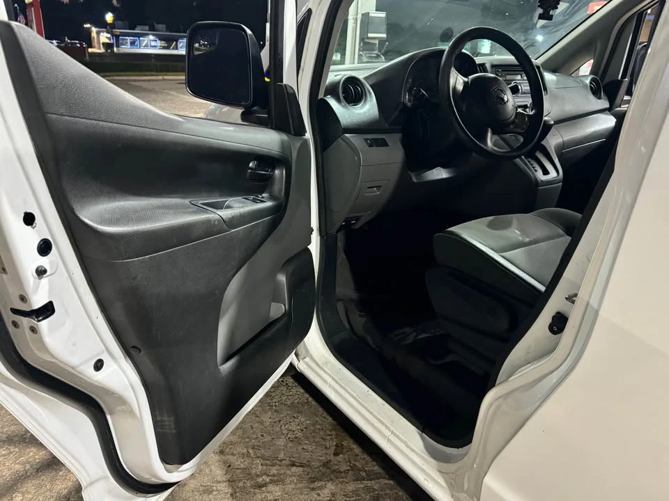 2015 Nissan NV - Image 6 of 8