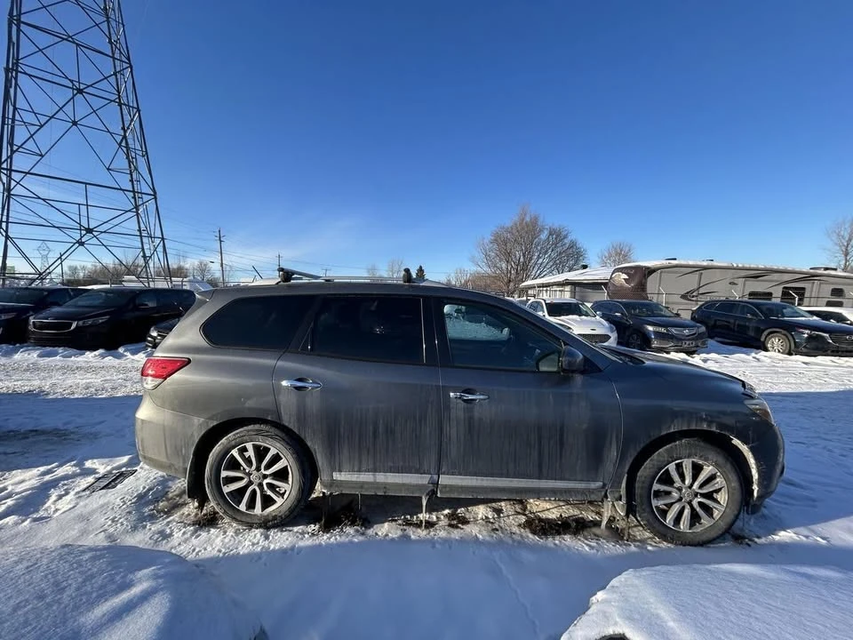 2015 Nissan Pathfinder 4th Gen - Image 3 of 17
