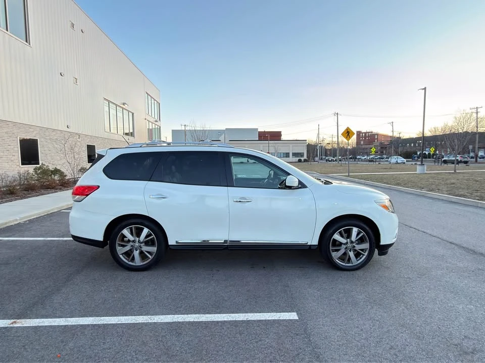 2015 Nissan Pathfinder 4th Gen - Image 10 of 21