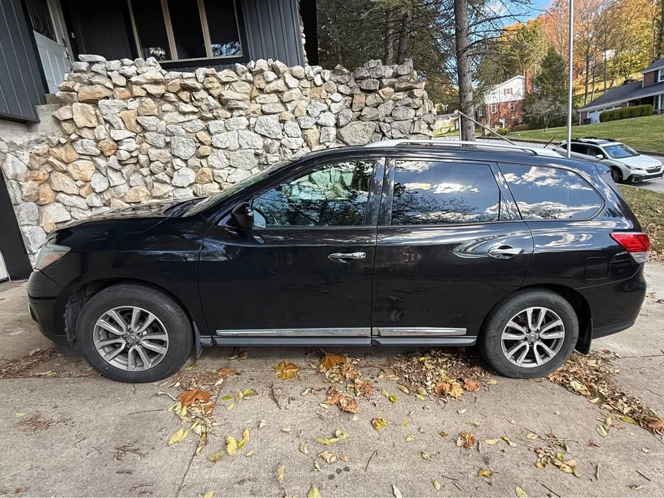 2015 Nissan Pathfinder 4th Gen - Image 2 of 9
