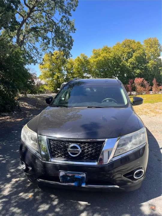 2015 Nissan Pathfinder 4th Gen - Image 2 of 10