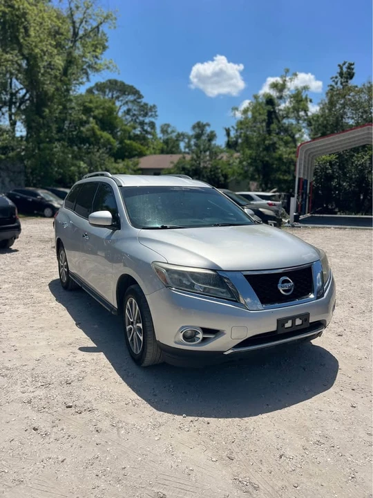 2015 Nissan Pathfinder 4th Gen - Image 3 of 13