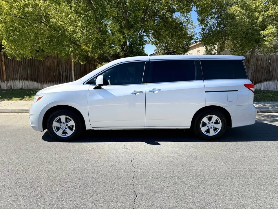 2015 Nissan Quest - Image 2 of 15