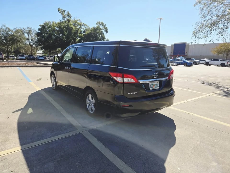 2015 Nissan Quest - Image 2 of 5