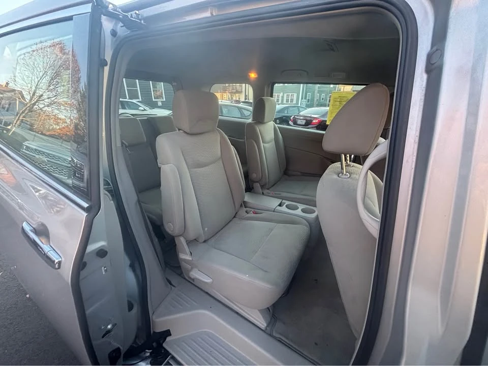 2015 Nissan Quest - Image 6 of 7