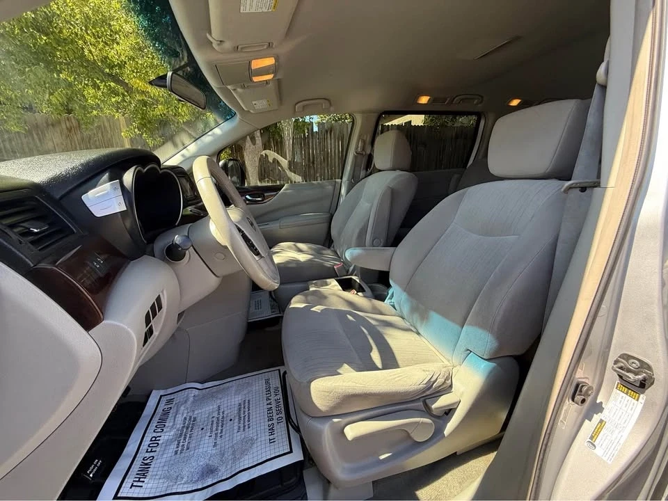 2015 Nissan Quest - Image 9 of 15