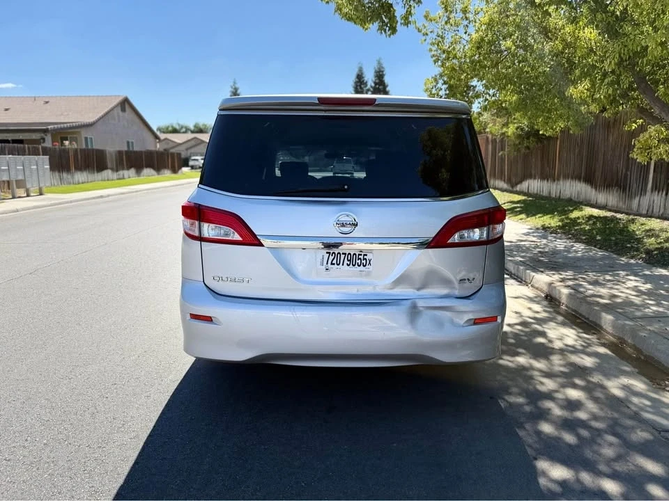 2015 Nissan Quest - Image 4 of 15