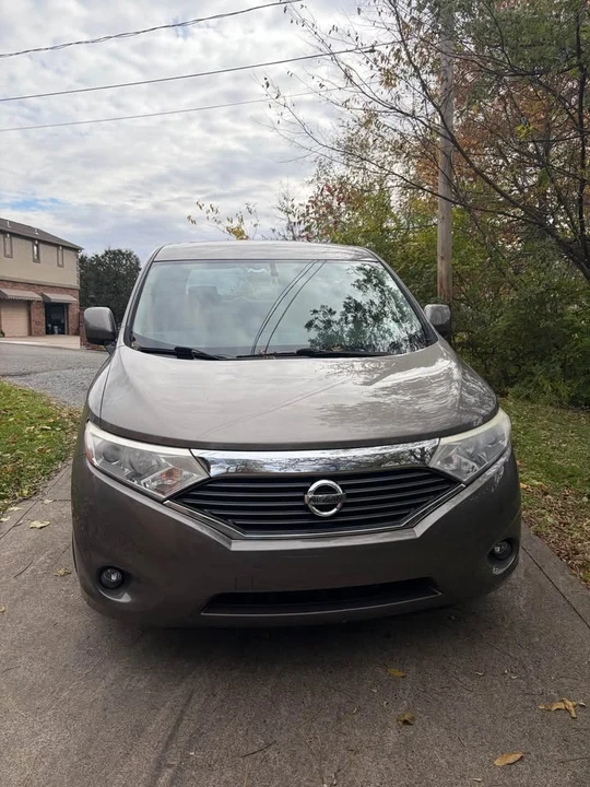 2015 Nissan Quest - Image 2 of 3