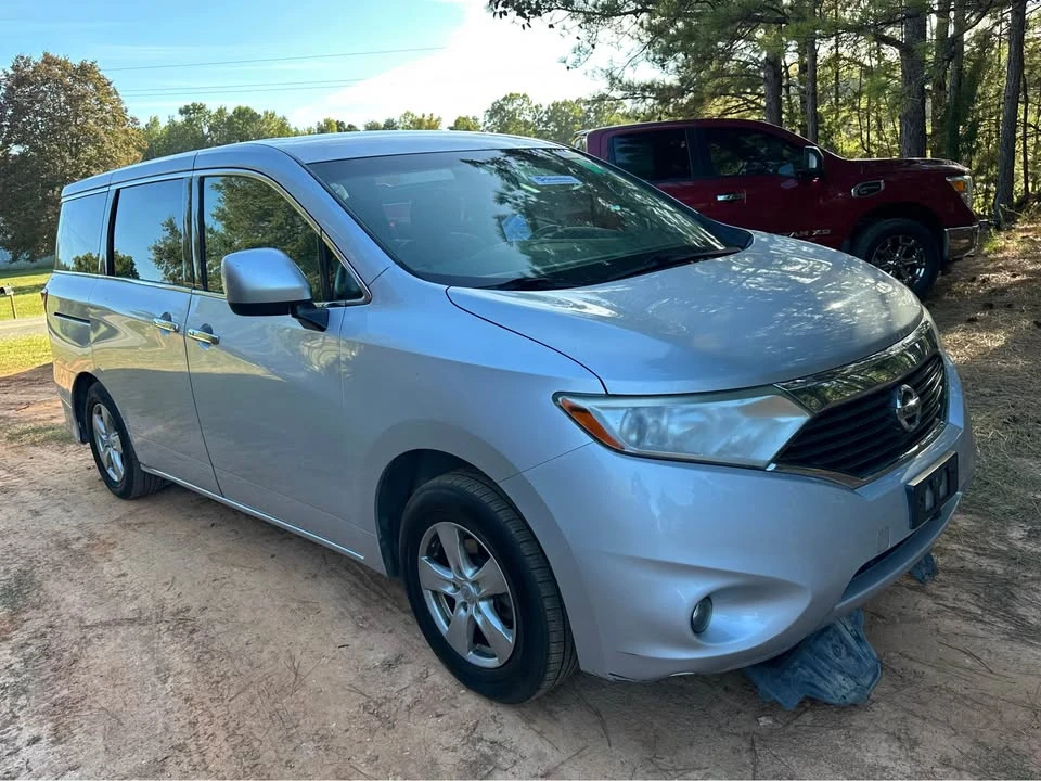 2015 Nissan Quest - Image 2 of 7