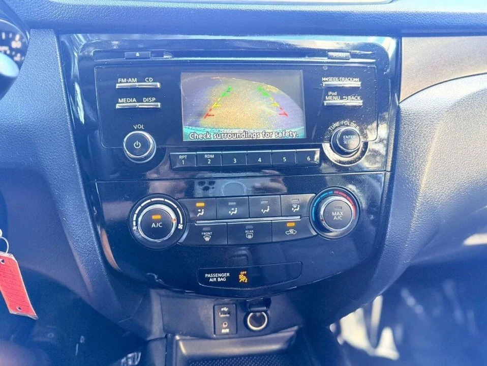 2015 Nissan Rogue - Image 16 of 19