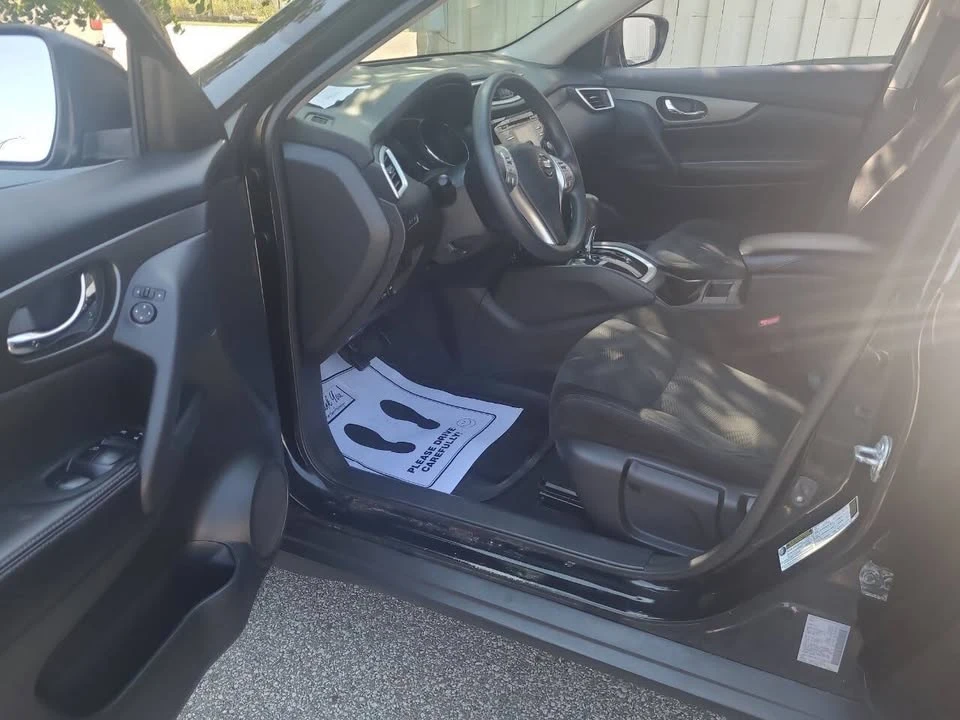 2015 Nissan Rogue - Image 11 of 12