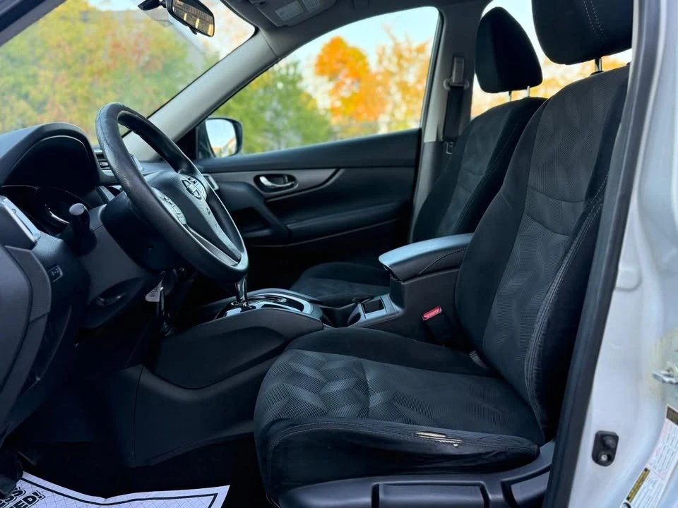 2015 Nissan Rogue - Image 10 of 16