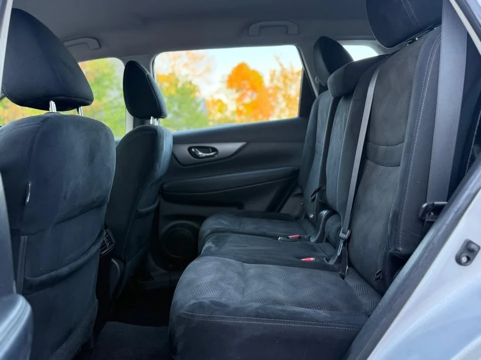 2015 Nissan Rogue - Image 11 of 16