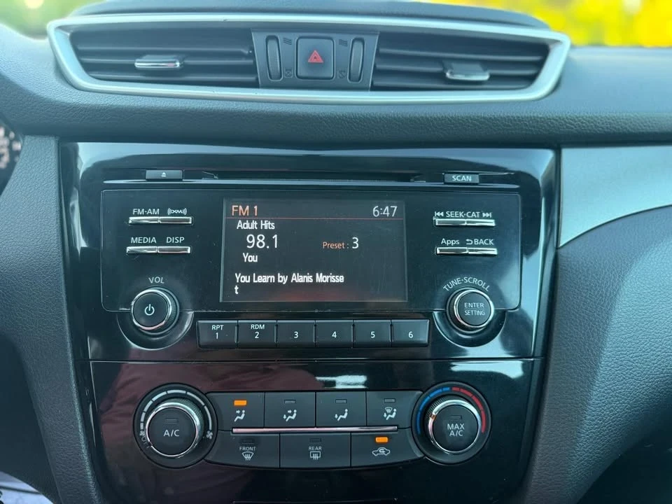 2015 Nissan Rogue - Image 15 of 16