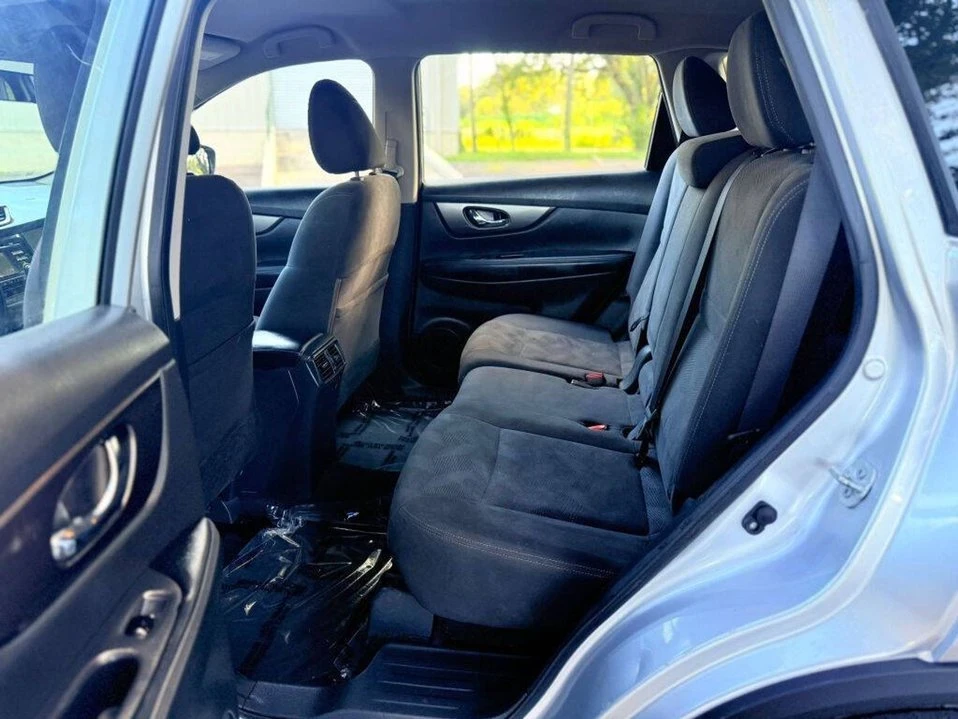 2015 Nissan Rogue - Image 11 of 19