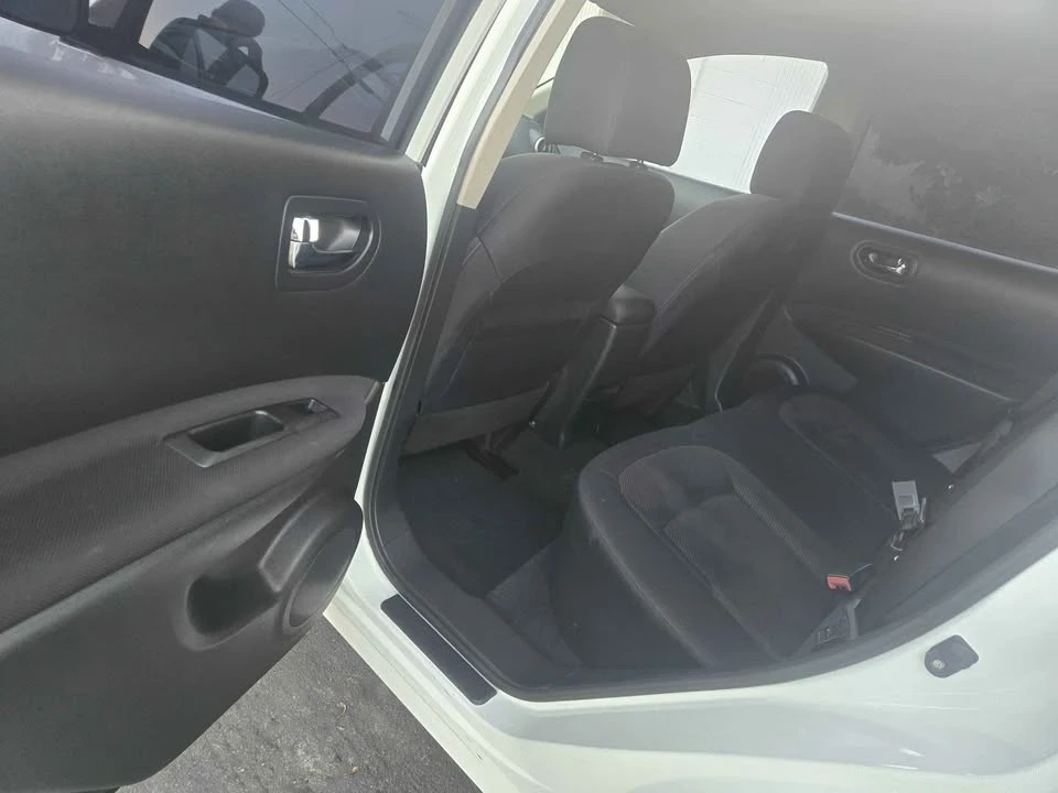 2015 Nissan Rogue - Image 6 of 7