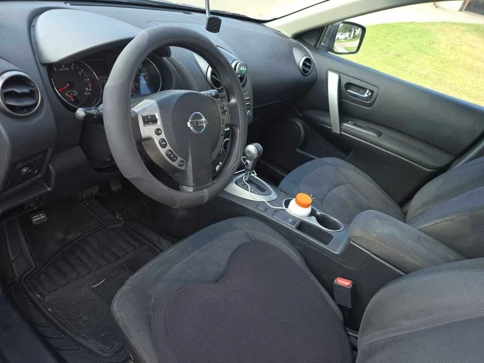2015 Nissan Rogue - Image 6 of 8