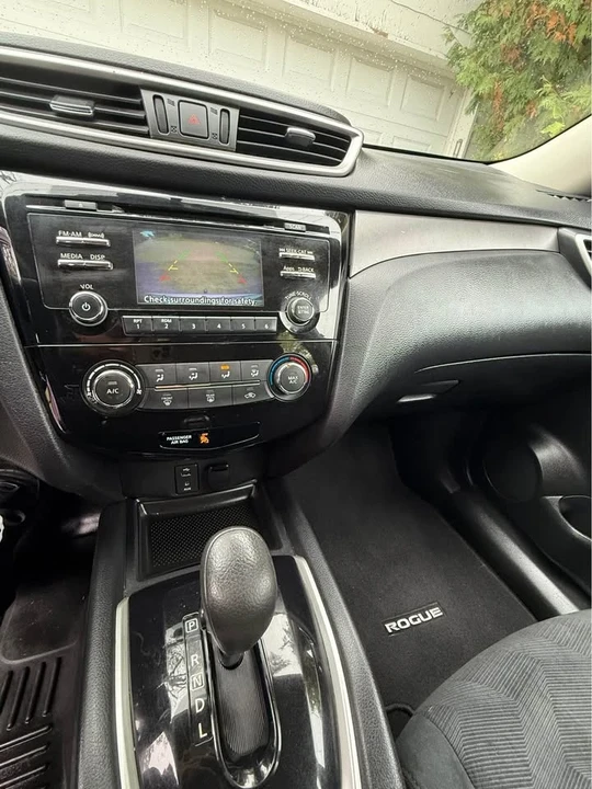 2015 Nissan Rogue - Image 11 of 12
