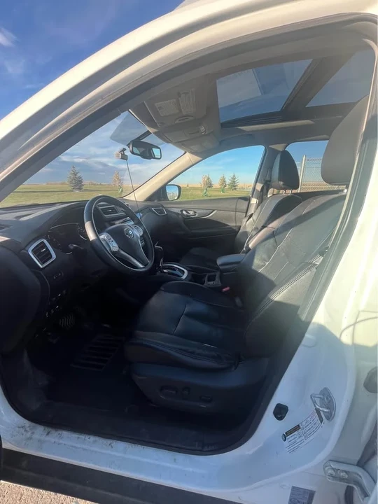 2015 Nissan Rogue - Image 8 of 13
