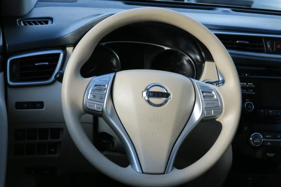 2015 Nissan Rogue - Image 17 of 19
