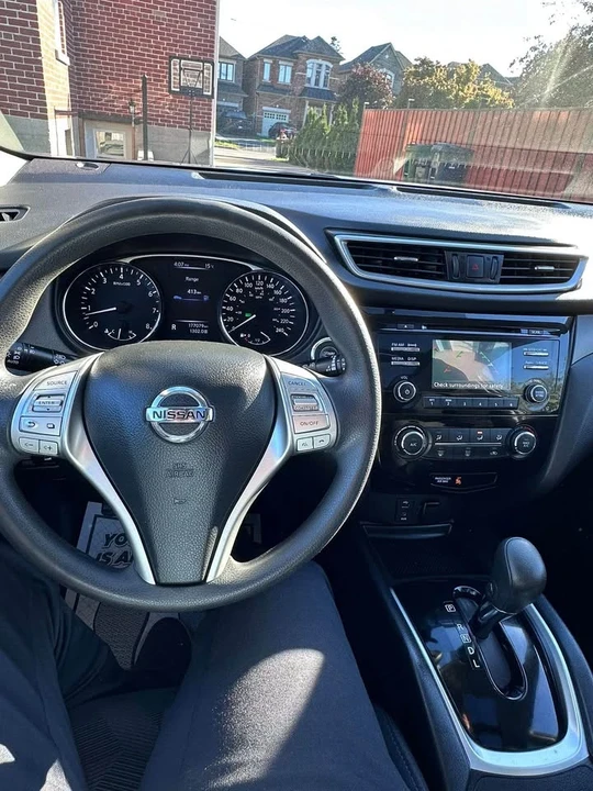 2015 Nissan Rogue - Image 10 of 12