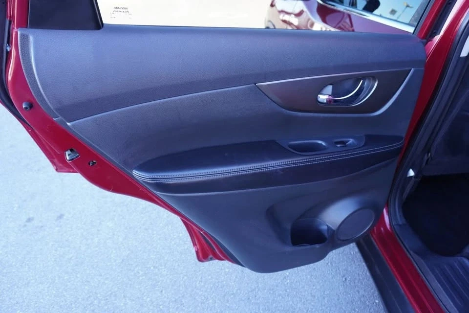 2015 Nissan Rogue - Image 18 of 18