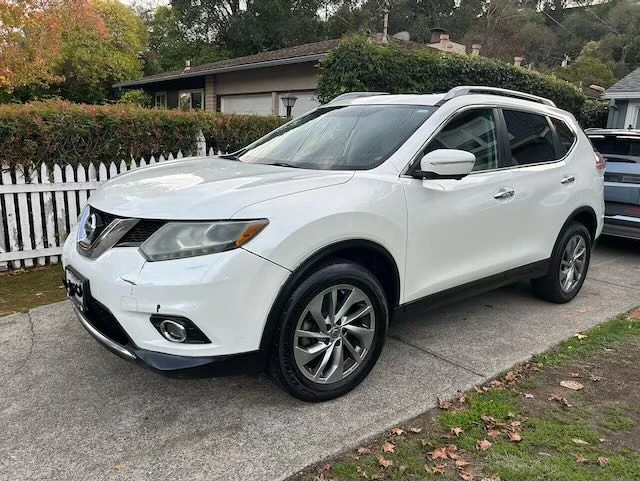 2015 Nissan Rogue - Image 2 of 7
