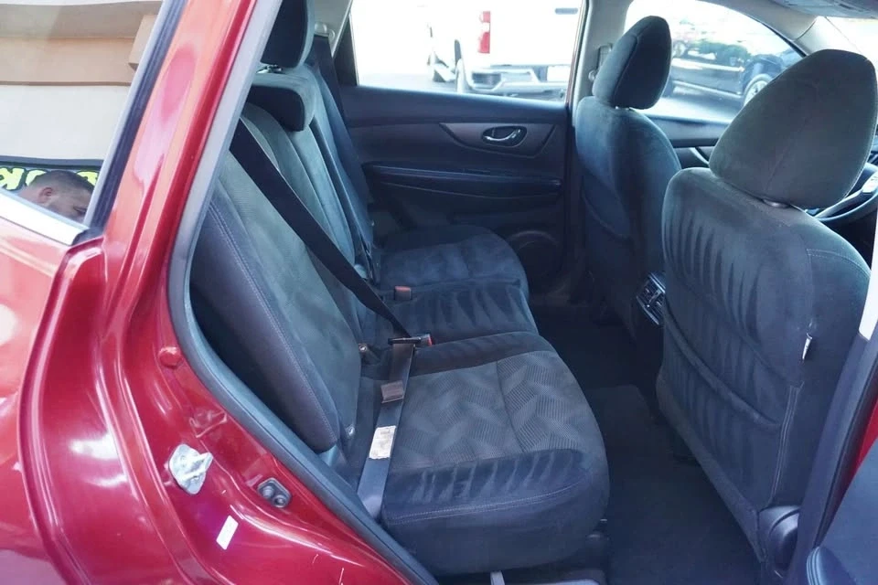 2015 Nissan Rogue - Image 14 of 18