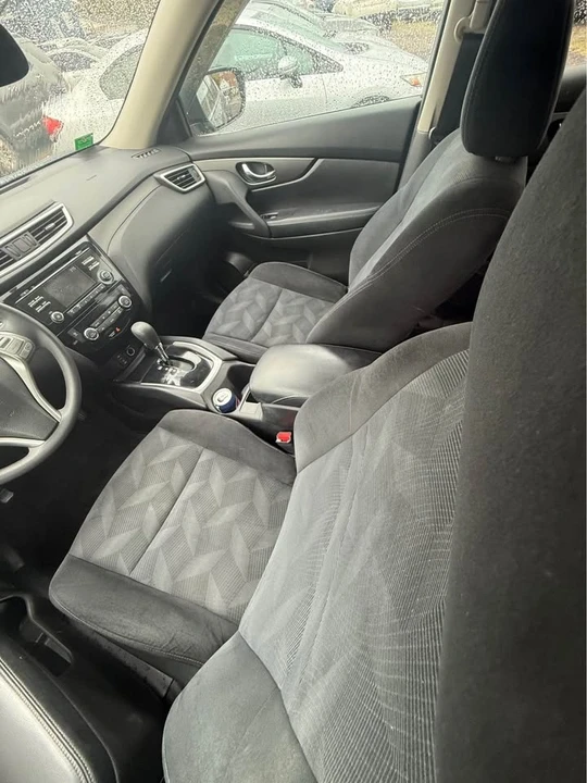 2015 Nissan Rogue - Image 11 of 14