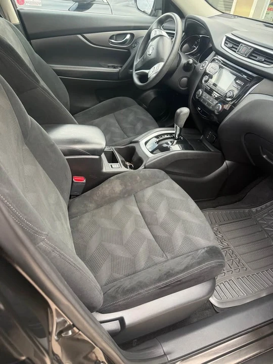 2015 Nissan Rogue - Image 13 of 15
