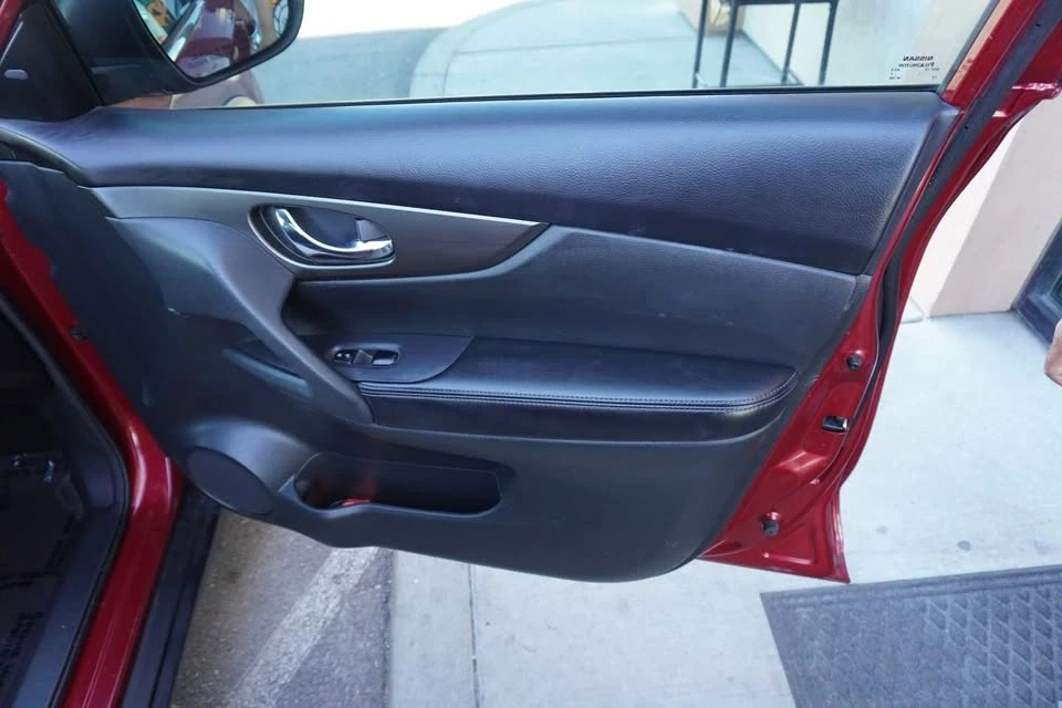 2015 Nissan Rogue - Image 13 of 18