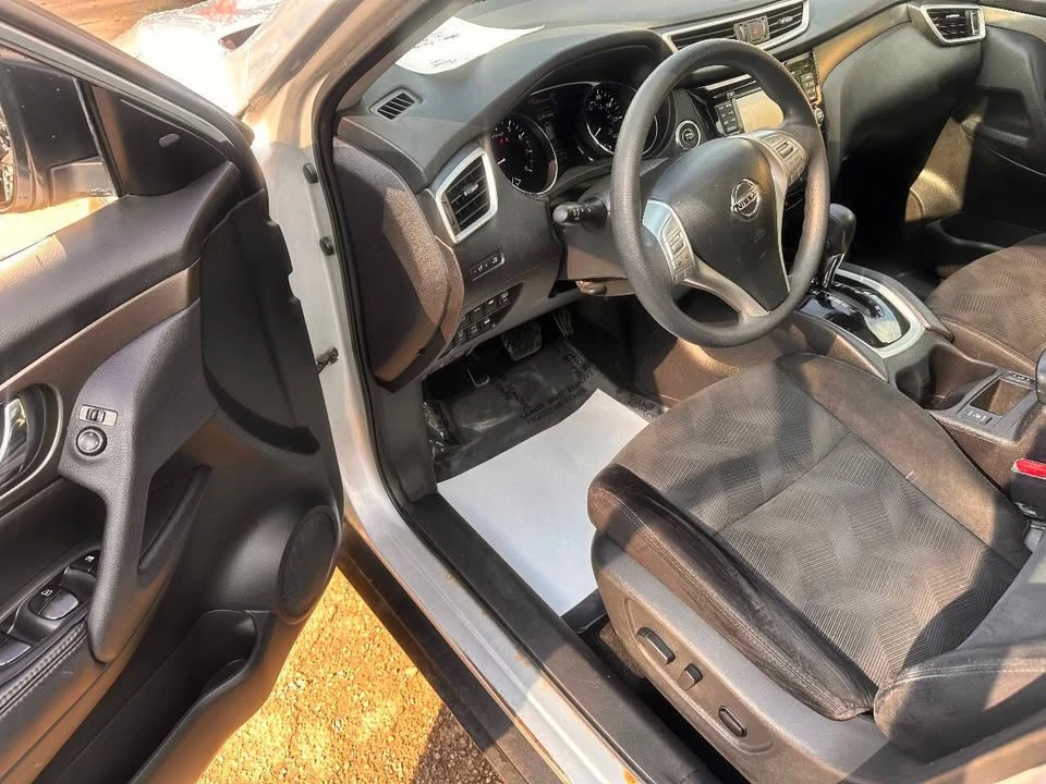 2015 Nissan Rogue - Image 10 of 11