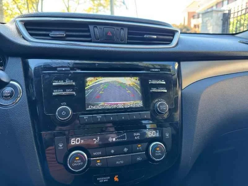 2015 Nissan Rogue - Image 10 of 17