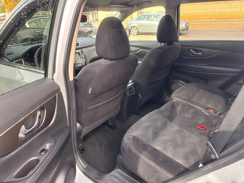 2015 Nissan Rogue - Image 8 of 11