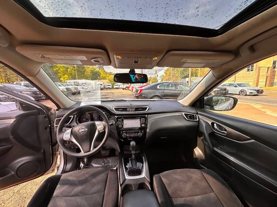 2015 Nissan Rogue - Image 9 of 11