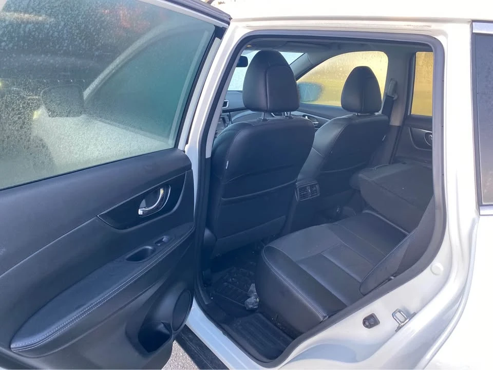 2015 Nissan Rogue - Image 11 of 15