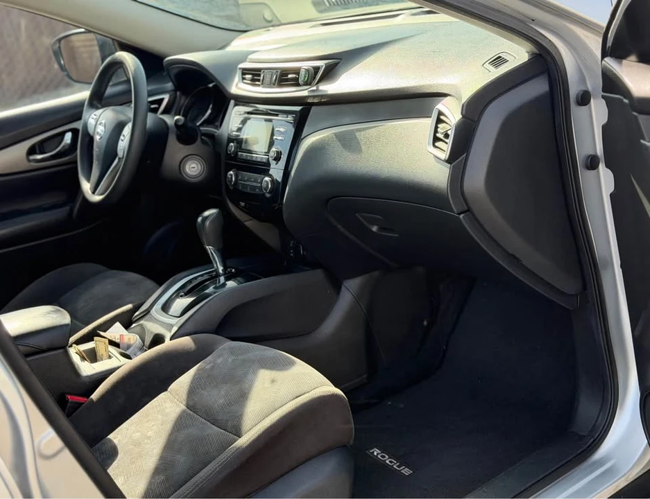 2015 Nissan Rogue - Image 6 of 7