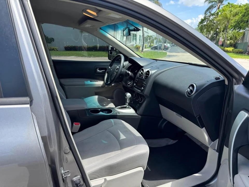 2015 Nissan Rogue - Image 9 of 11