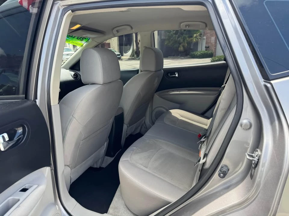 2015 Nissan Rogue - Image 8 of 11