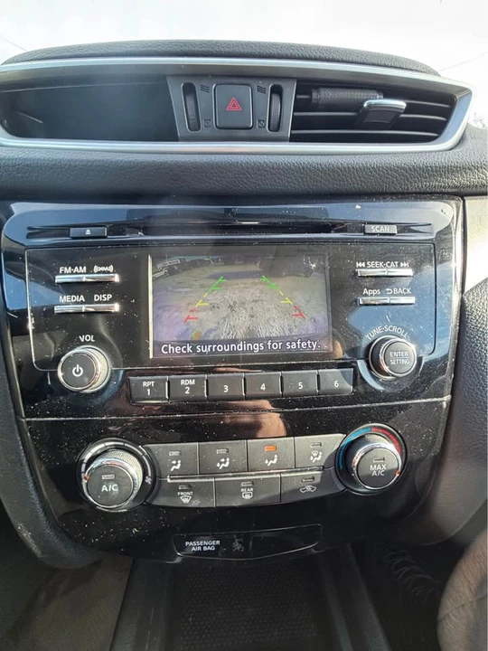 2015 Nissan Rogue - Image 14 of 15