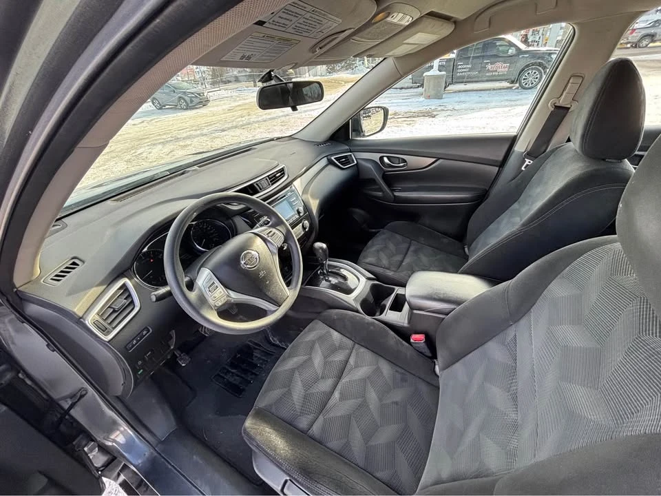 2015 Nissan Rogue - Image 11 of 15