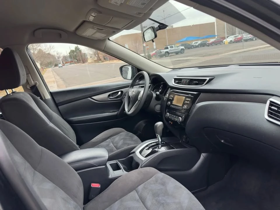 2015 Nissan Rogue - Image 12 of 17