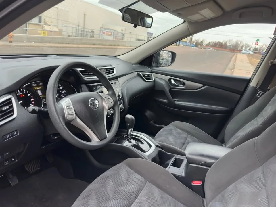 2015 Nissan Rogue - Image 11 of 17