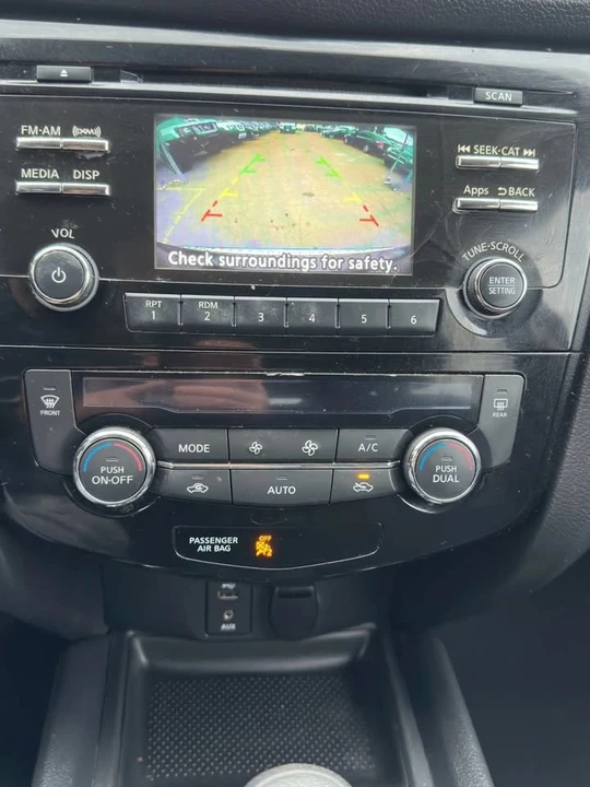 2015 Nissan Rogue - Image 10 of 17